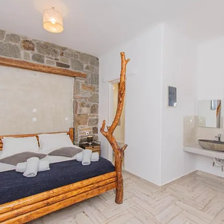 Bebis House Aparthotel Klouvas